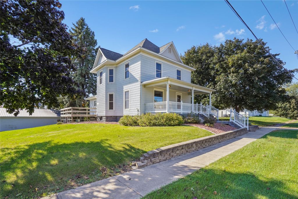 106 E Jefferson Street, Montezuma, IA 50171