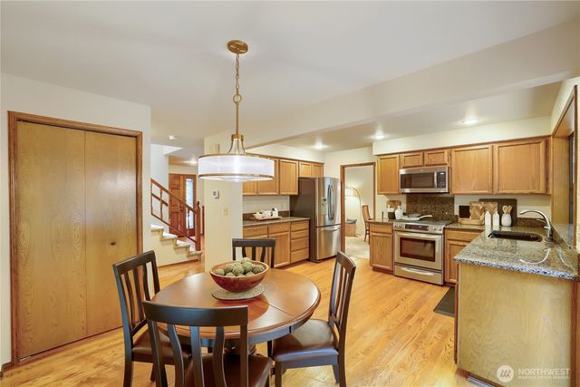 20525 NE 68th Street, Redmond, WA 98053