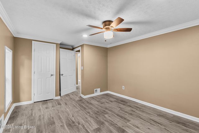 1012 Cristland Rd, Louisville, KY 40214
