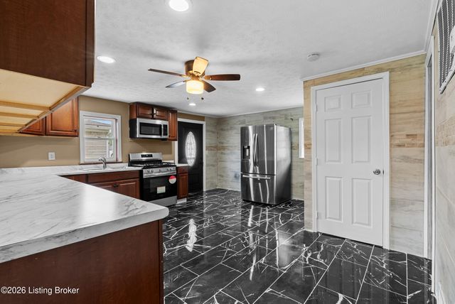 1012 Cristland Rd, Louisville, KY 40214