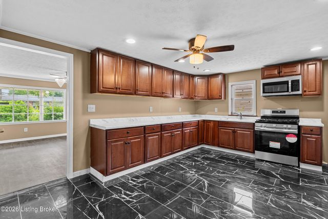 1012 Cristland Rd, Louisville, KY 40214