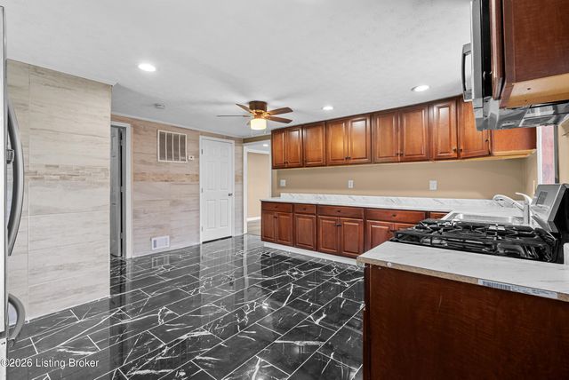 1012 Cristland Rd, Louisville, KY 40214