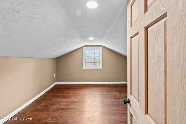 1012 Cristland Rd, Louisville, KY 40214