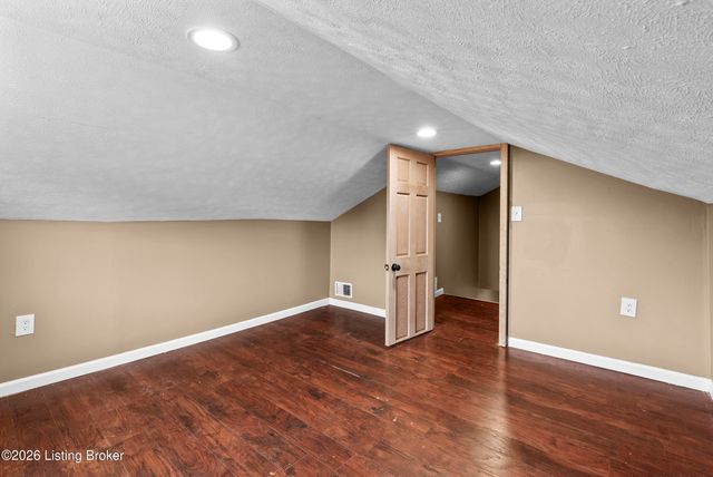 1012 Cristland Rd, Louisville, KY 40214