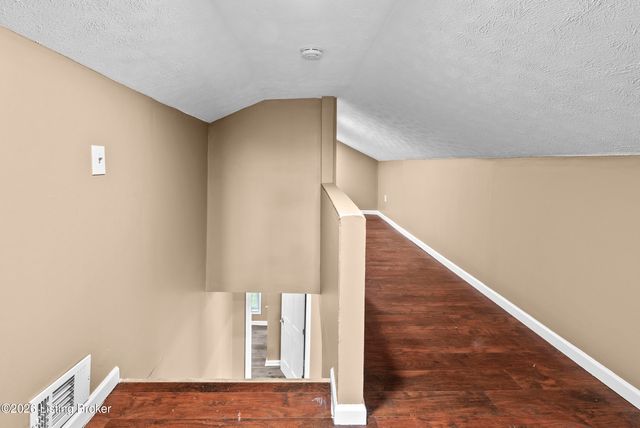 1012 Cristland Rd, Louisville, KY 40214