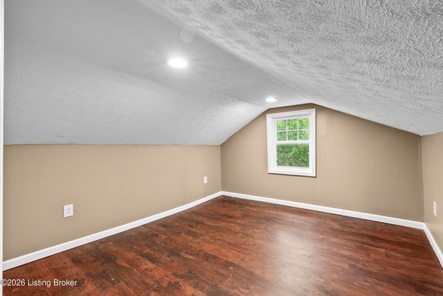 1012 Cristland Rd, Louisville, KY 40214