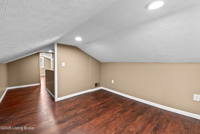 1012 Cristland Rd, Louisville, KY 40214