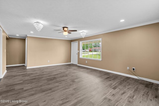 1012 Cristland Rd, Louisville, KY 40214