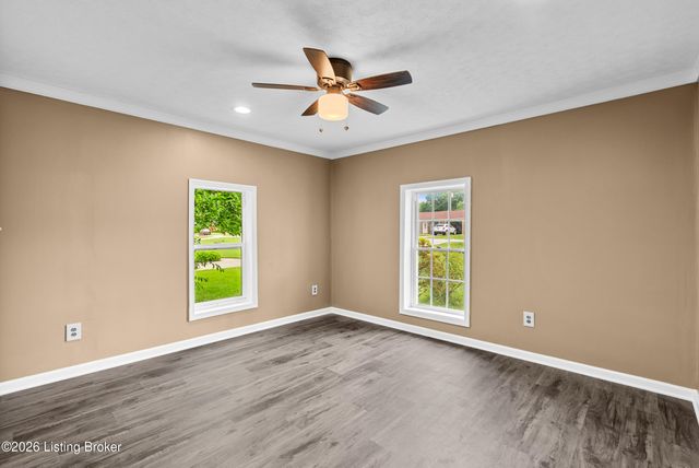 1012 Cristland Rd, Louisville, KY 40214