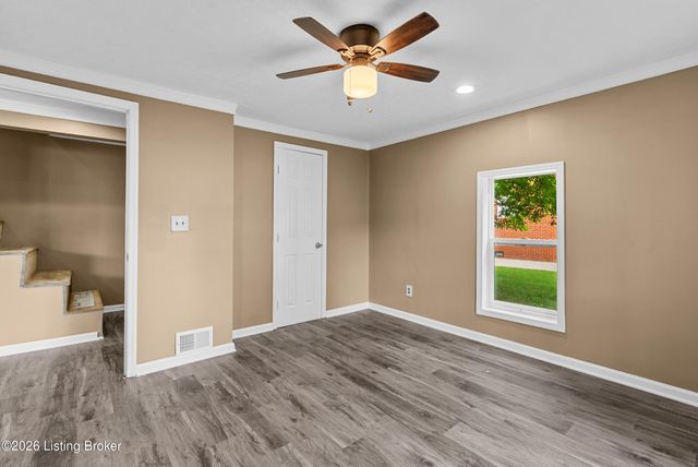 1012 Cristland Rd, Louisville, KY 40214