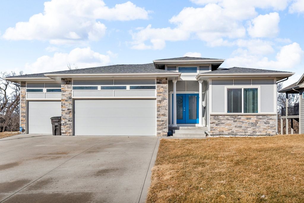 4300 SW 33rd Street, Des Moines, IA 50321