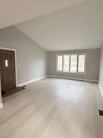 306 Brookdale Drive A, Bloomingdale, IL 60108