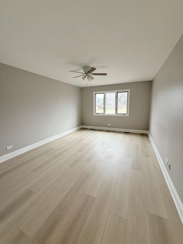 306 Brookdale Drive A, Bloomingdale, IL 60108