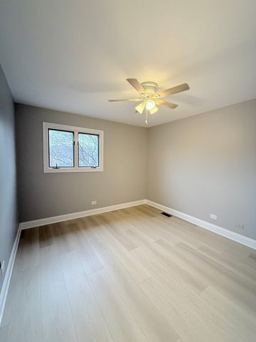 306 Brookdale Drive A, Bloomingdale, IL 60108