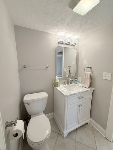 306 Brookdale Drive A, Bloomingdale, IL 60108