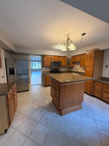 306 Brookdale Drive A, Bloomingdale, IL 60108