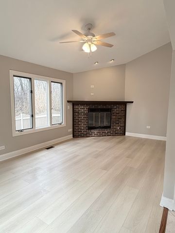 306 Brookdale Drive A, Bloomingdale, IL 60108