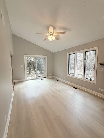 306 Brookdale Drive A, Bloomingdale, IL 60108