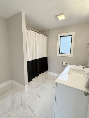 306 Brookdale Drive A, Bloomingdale, IL 60108