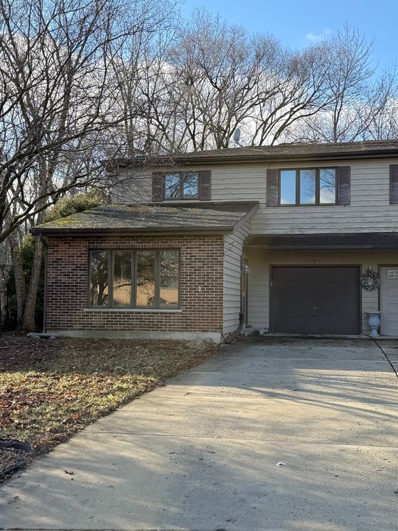 306 Brookdale Drive A, Bloomingdale, IL 60108