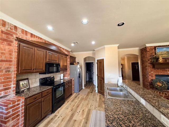 2146 Thomas Trail, Edmond, OK 73003