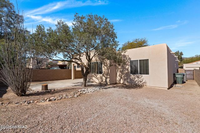 8868 E Desert Lavender Place, Tucson, AZ 85715