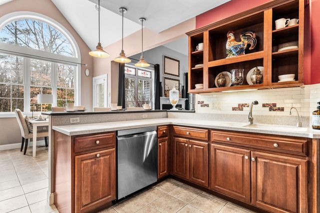 5 Briar Court, Hooksett, NH 03106