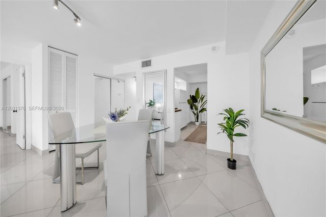 2101 S Ocean Drive 204, Hollywood, FL 33019