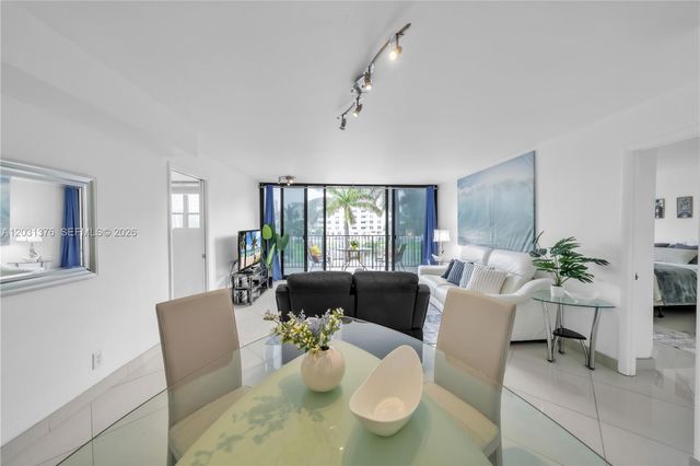 2101 S Ocean Drive 204, Hollywood, FL 33019