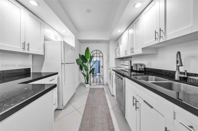 2101 S Ocean Drive 204, Hollywood, FL 33019