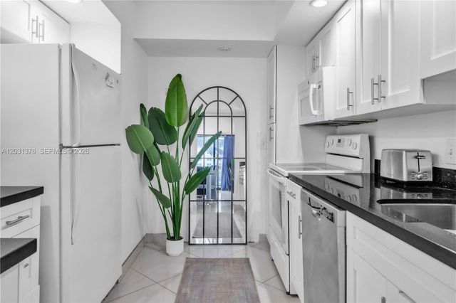 2101 S Ocean Drive 204, Hollywood, FL 33019