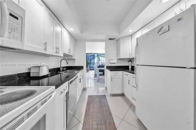 2101 S Ocean Drive 204, Hollywood, FL 33019
