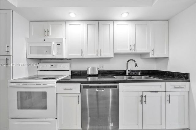 2101 S Ocean Drive 204, Hollywood, FL 33019