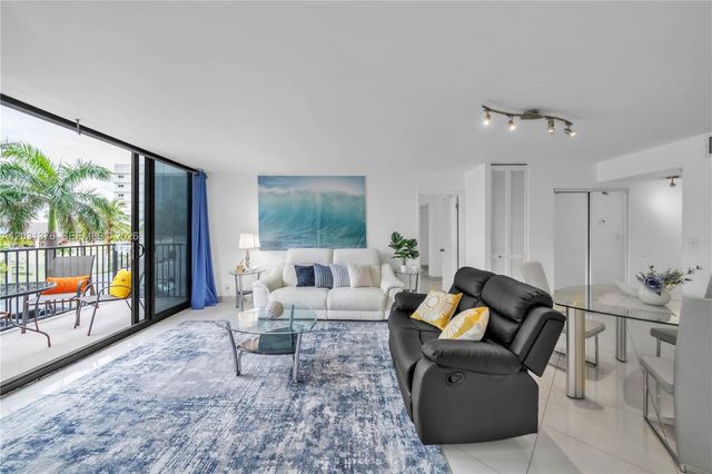 2101 S Ocean Drive 204, Hollywood, FL 33019