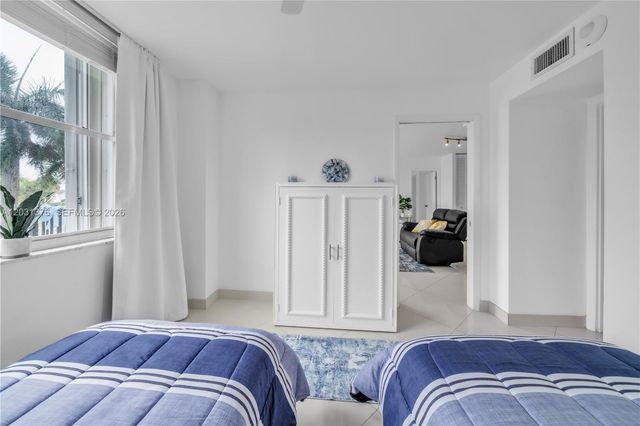 2101 S Ocean Drive 204, Hollywood, FL 33019