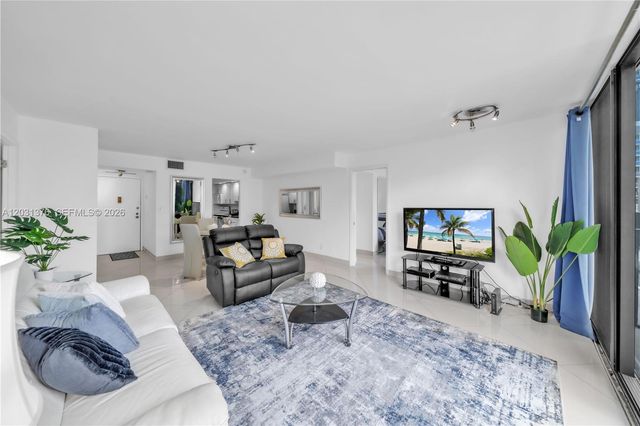 2101 S Ocean Drive 204, Hollywood, FL 33019