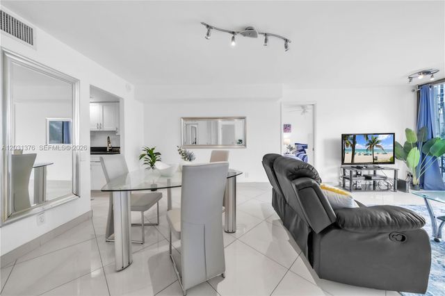 2101 S Ocean Drive 204, Hollywood, FL 33019