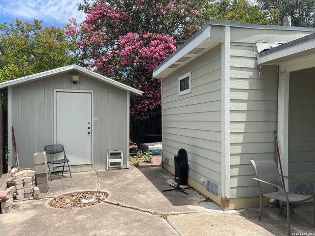 145 LEROUX ST, San Antonio, TX 78207