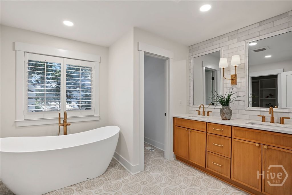 Image 17 of property listing at 113 Chriswoodell Drive, Savannah, GA 31406