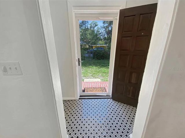 824 NE 9TH AVENUE, Gainesville, FL 32601