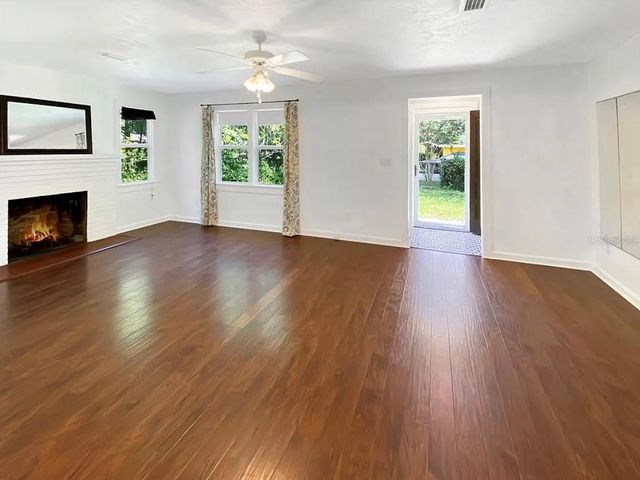 824 NE 9TH AVENUE, Gainesville, FL 32601