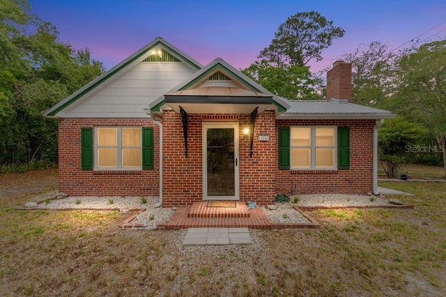 824 NE 9TH AVENUE, Gainesville, FL 32601