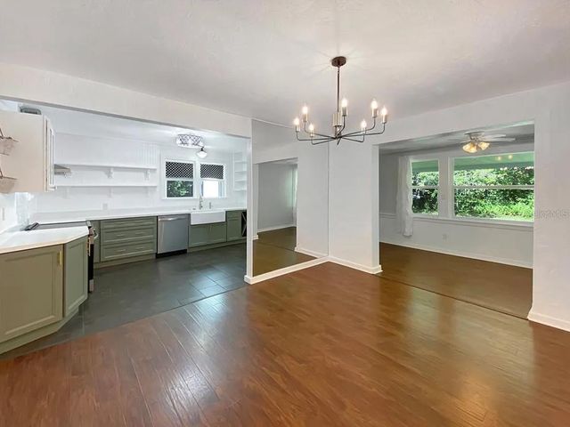 824 NE 9TH AVENUE, Gainesville, FL 32601