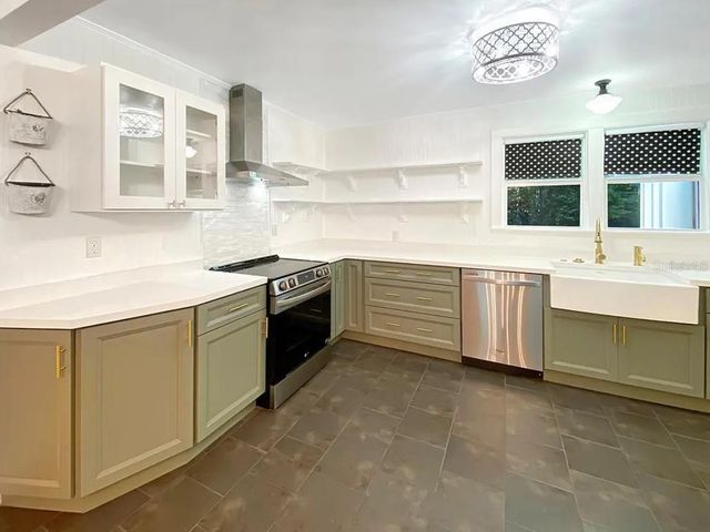 824 NE 9TH AVENUE, Gainesville, FL 32601