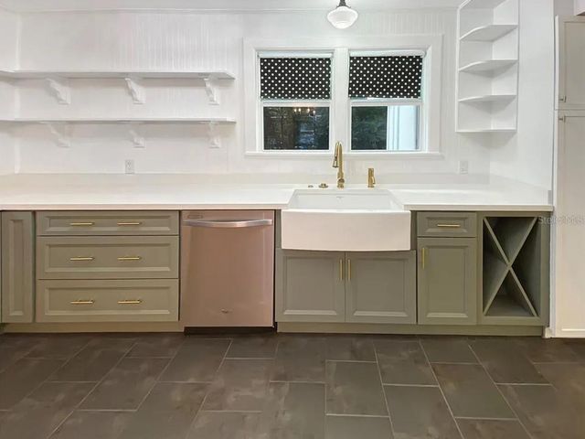 824 NE 9TH AVENUE, Gainesville, FL 32601