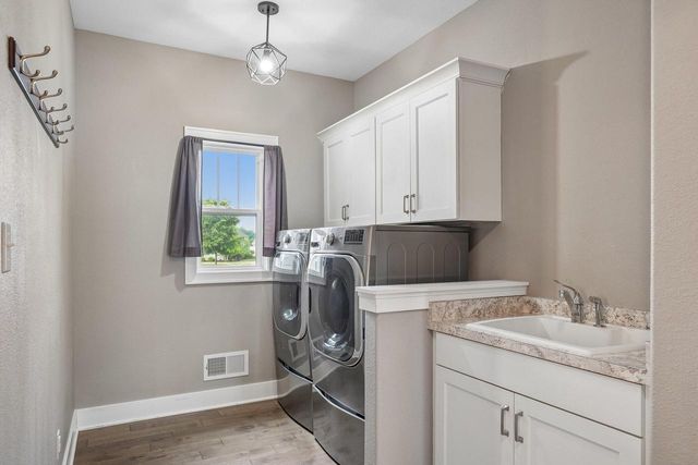 N66W15859 Winnebago TRAIL, Menomonee Falls, WI 53051
