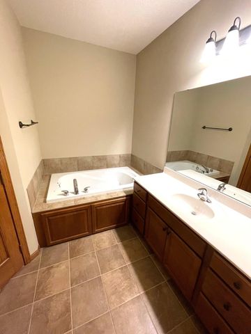 2333 Olivia Court E, Maplewood, MN 55119