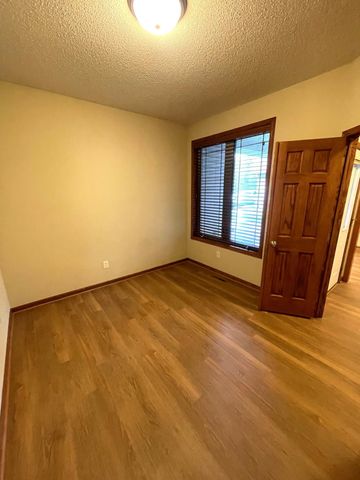 2333 Olivia Court E, Maplewood, MN 55119