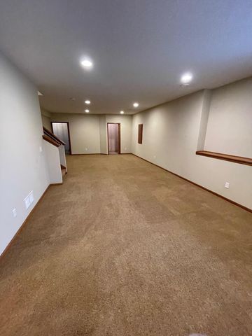 2333 Olivia Court E, Maplewood, MN 55119