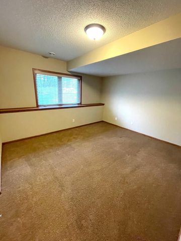 2333 Olivia Court E, Maplewood, MN 55119